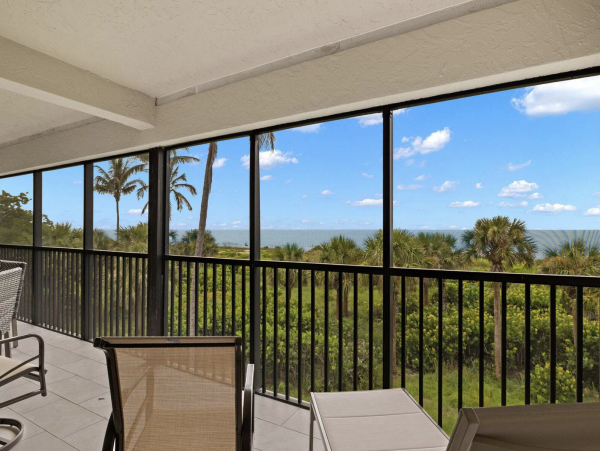 Family Friendly Complex in Sanibel Located on the Beach